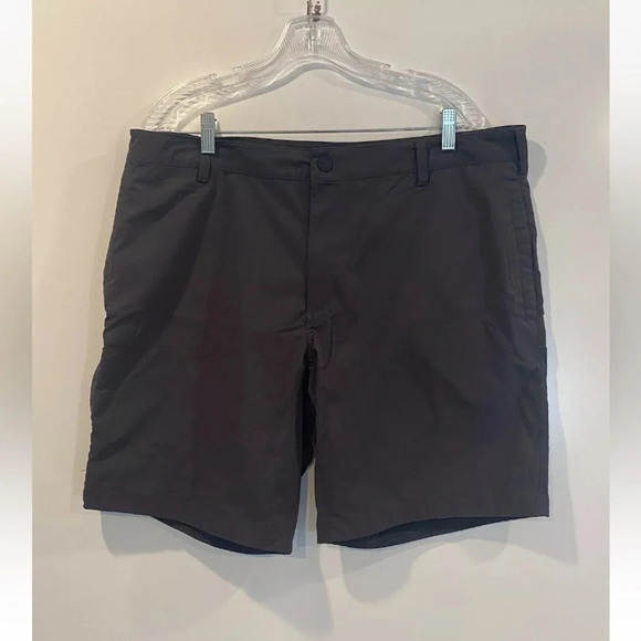 The North Face Charcoal Gray 9” Shorts Men’s Size 38 (211) - Picture 3 of 7